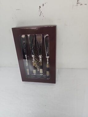 Julia Knight Set Of 4 Spreaders Brown Bone Handles New!!!